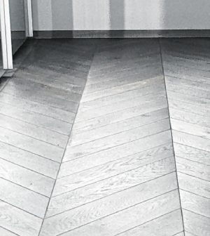 973172 28